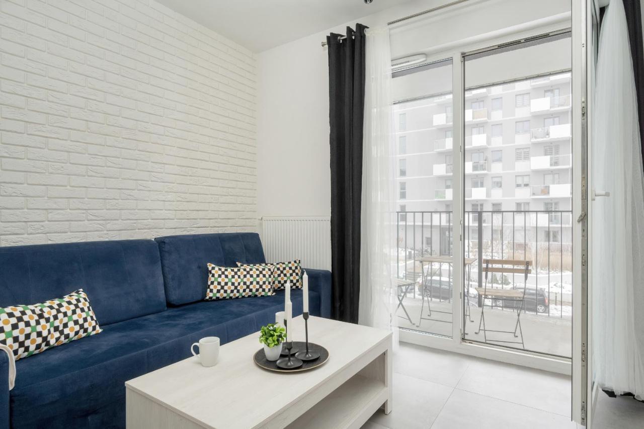Apartament Black And White Close To The River In By Renters *